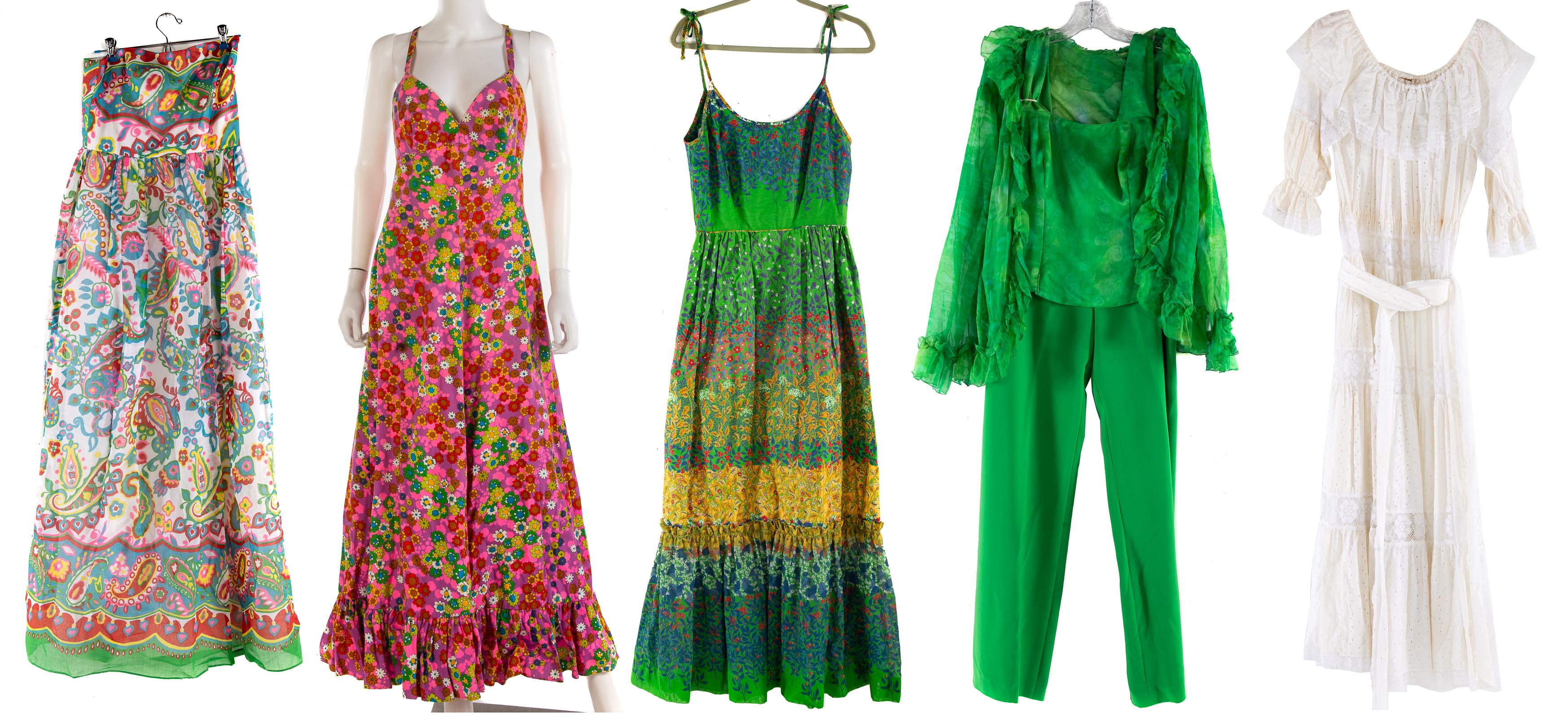 A LARGE COLLECTION OF VINTAGE