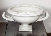 A LARGE CRACKLE GLAZE CERAMIC