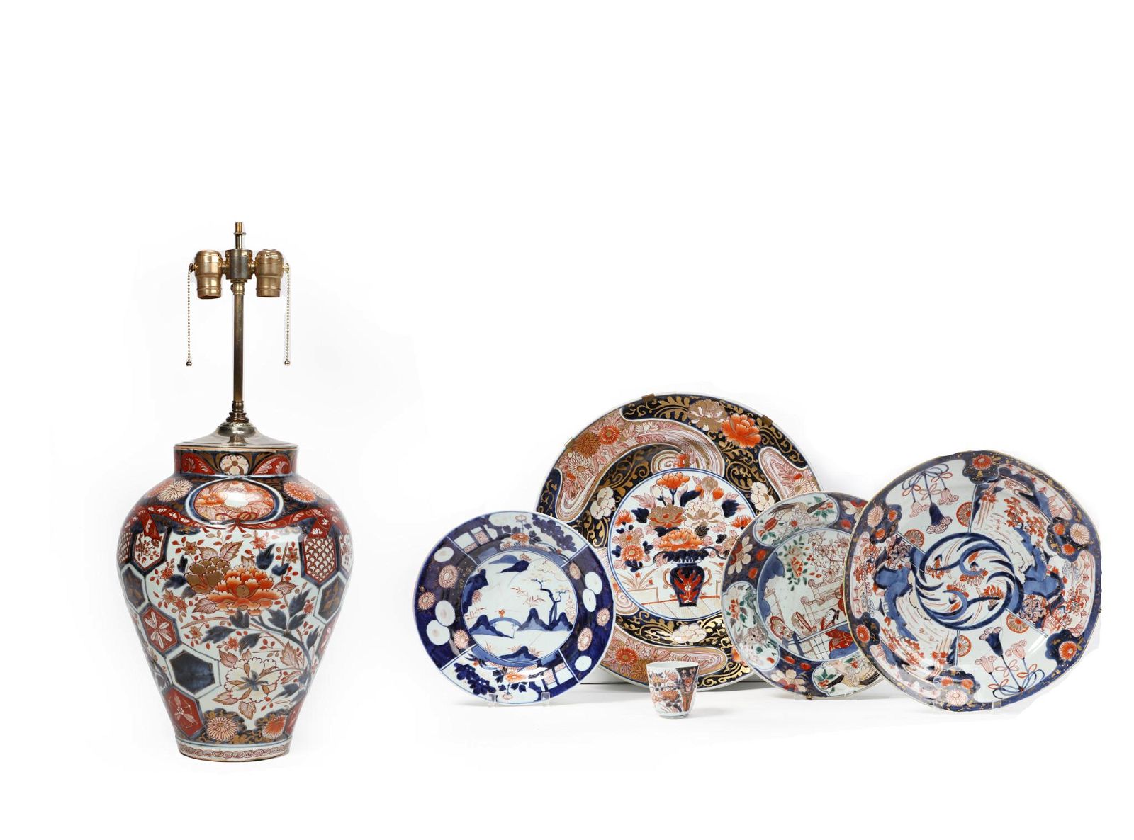 A LARGE GROUP OF ARITA WARE/IMARI