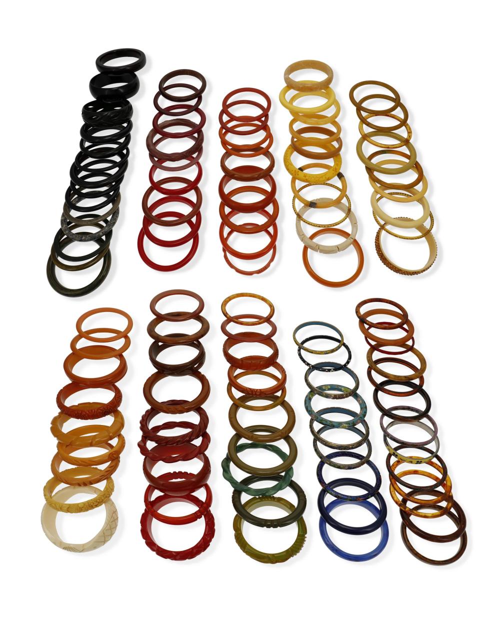 A LARGE GROUP OF BAKELITE, PLASTIC,
