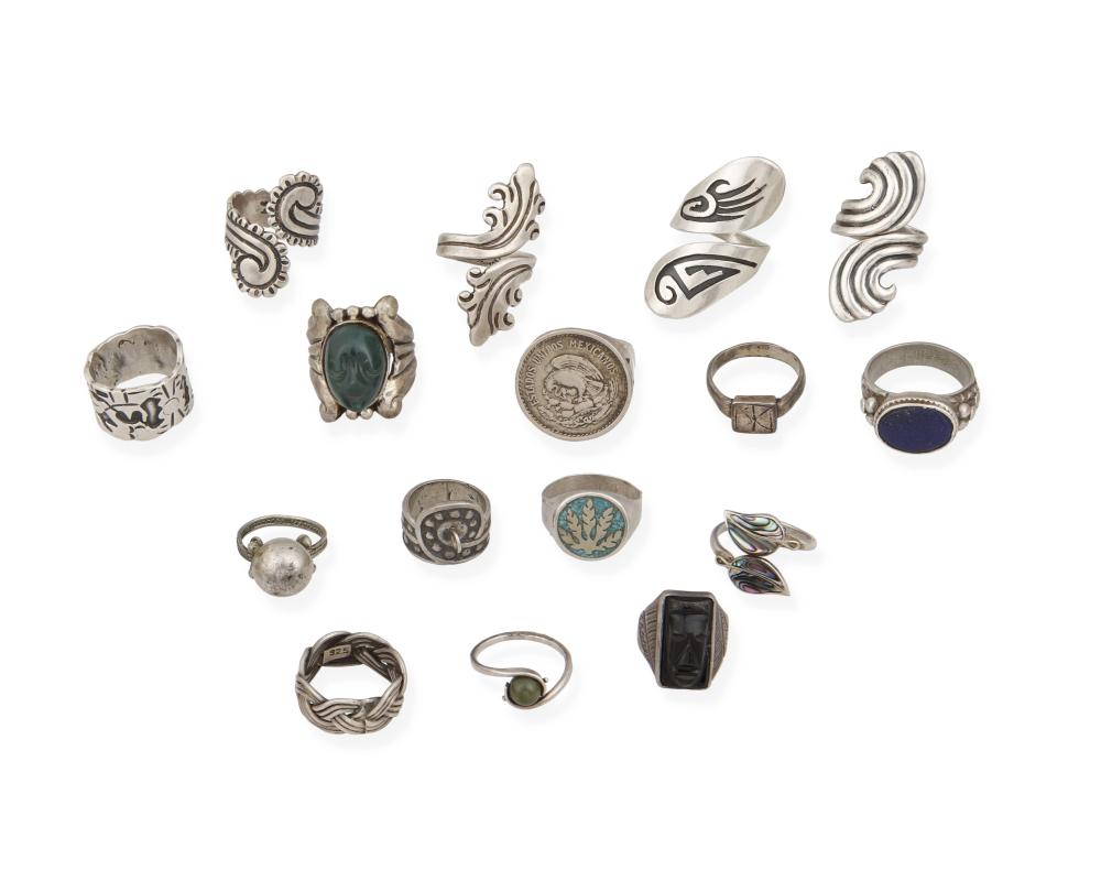 A LARGE GROUP OF SILVER RINGSA
