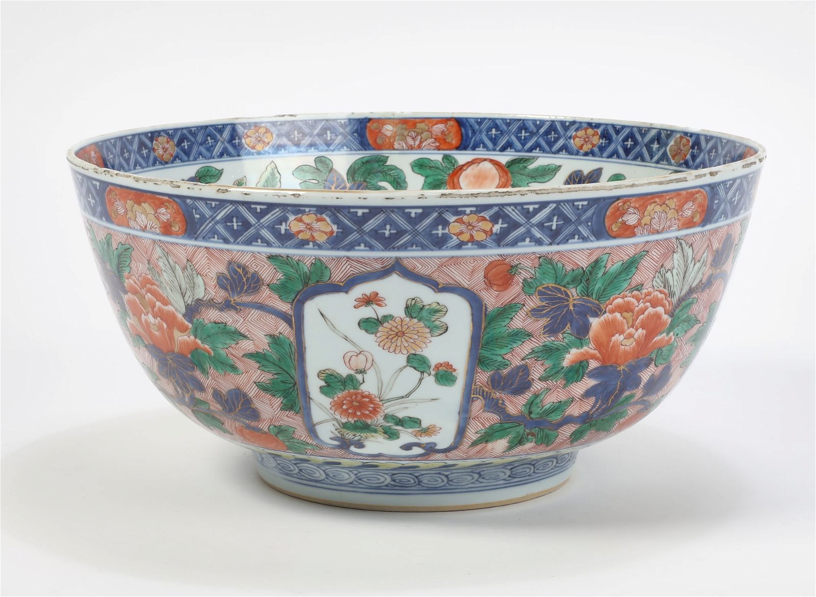 A LARGE IMARI PORCELAIN BOWLA large