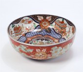 A LARGE IMARI PORCELAIN BOWLA