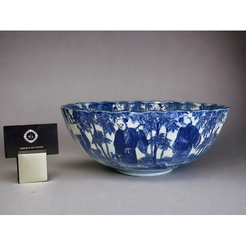 A LARGE JAPANESE IMARI WARE