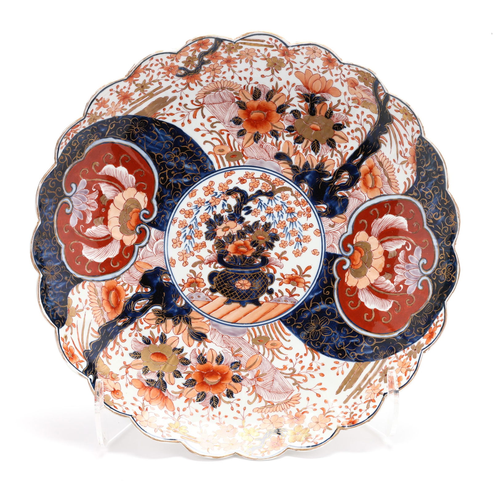 A LARGE JAPANESE PORCELAIN IMARI