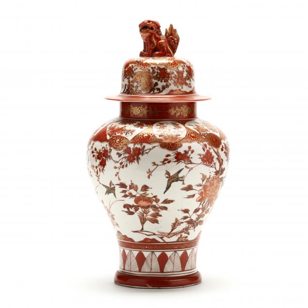 A LARGE JAPANESE PORCELAIN KUTANI