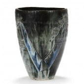 A LARGE JAPANESE POTTERY VASE