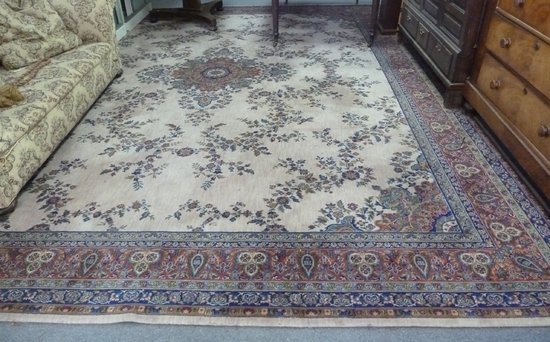 A large Kashan style carpet the
