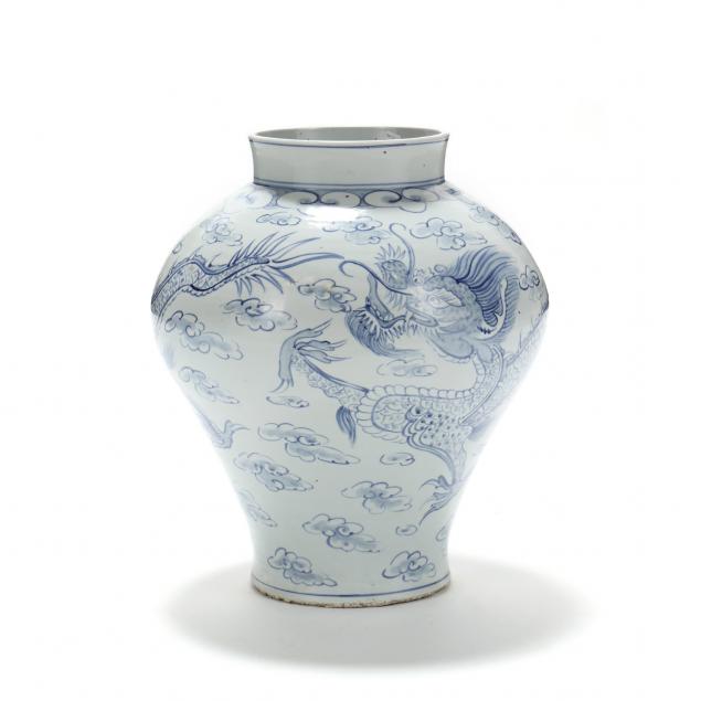 A LARGE KOREAN PORCELAIN DRAGON JAR