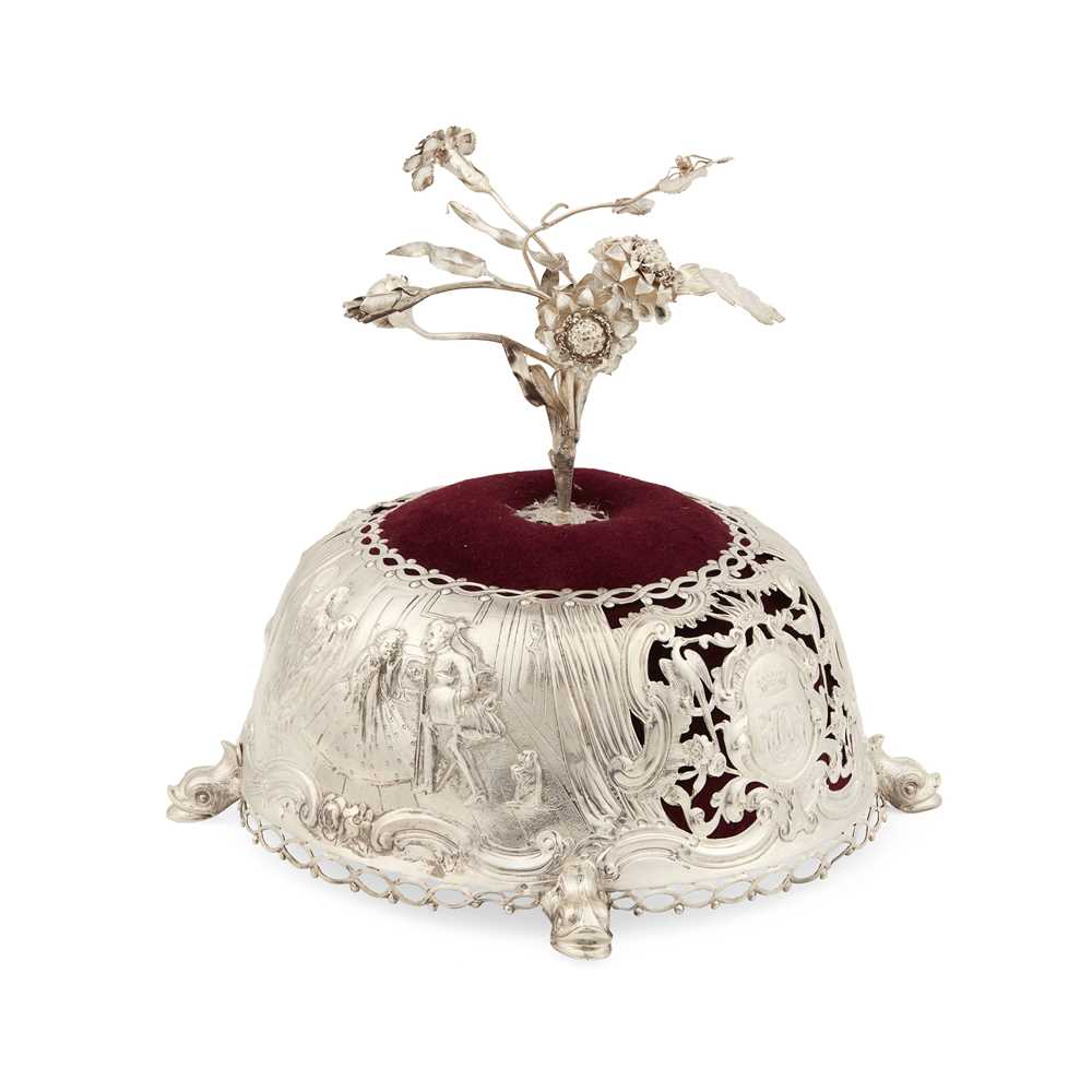 A LARGE LATE VICTORIAN PIN