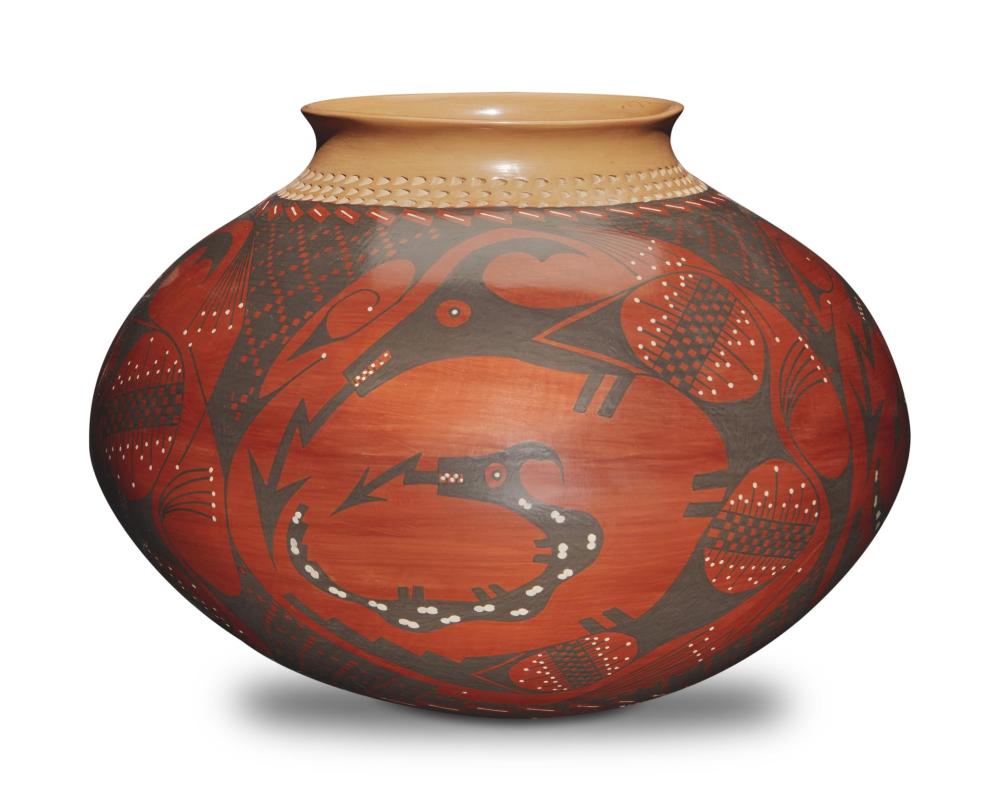 A LARGE MATA ORTIZ POTTERY OLLA, BY