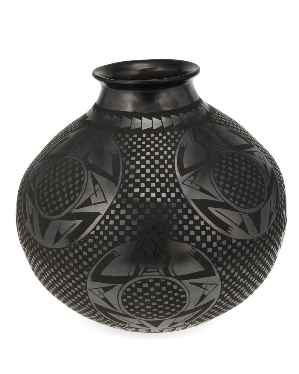 A LARGE MATA ORTIZ POTTERY