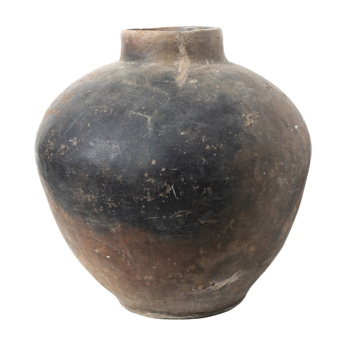 A LARGE POTTERY JAR A large pottery