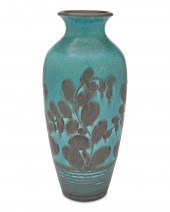 A LARGE ROOKWOOD POTTERY VASE,