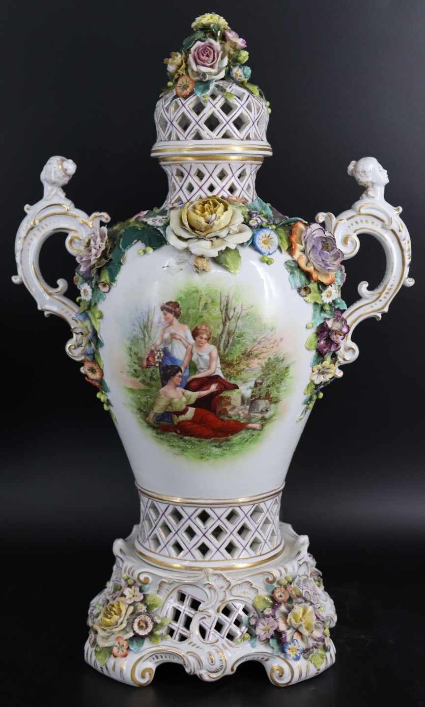 A LARGE ROYAL VIENNA STYLE VASE