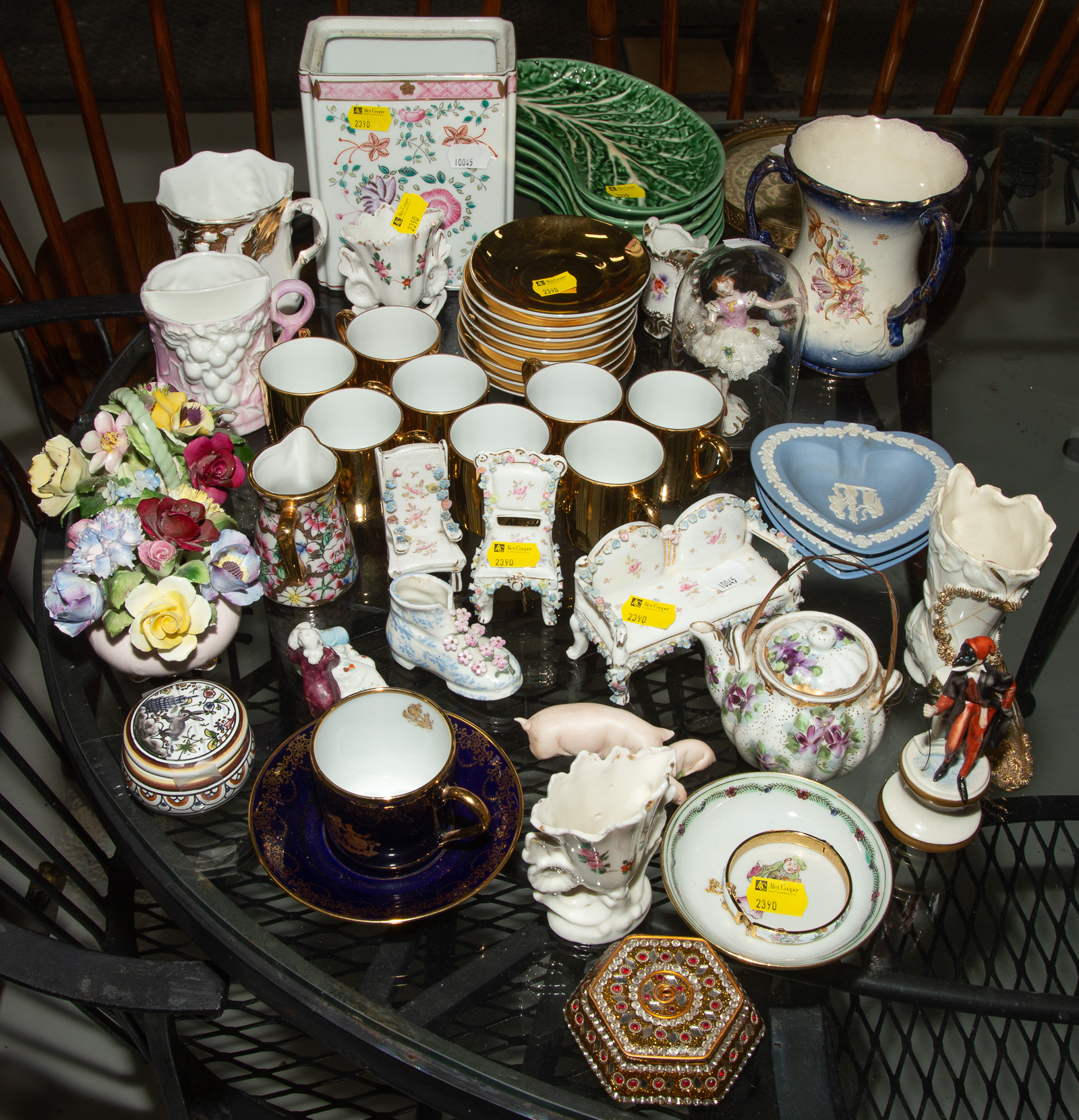 A LARGE SELECTION OF DECORATIVE