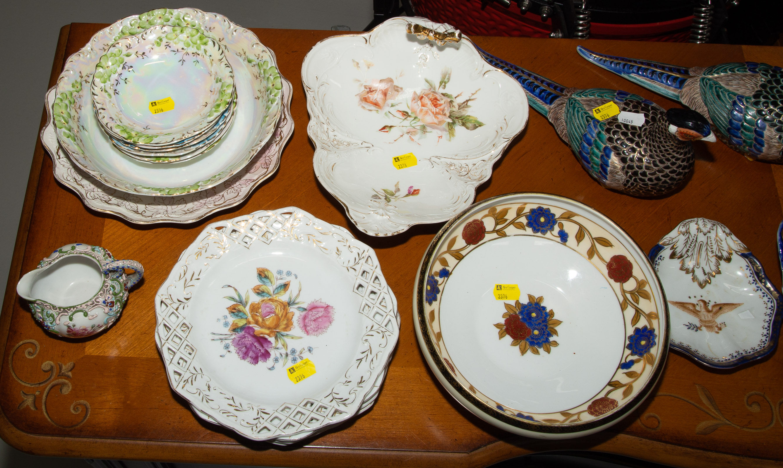 A LARGE SELECTION OF PORCELAIN &
