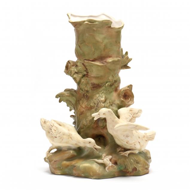 A LARGE VINTAGE CERAMIC