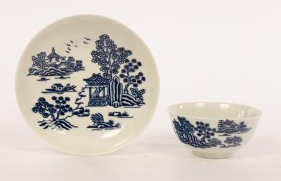 A large Worcester tea bowl and