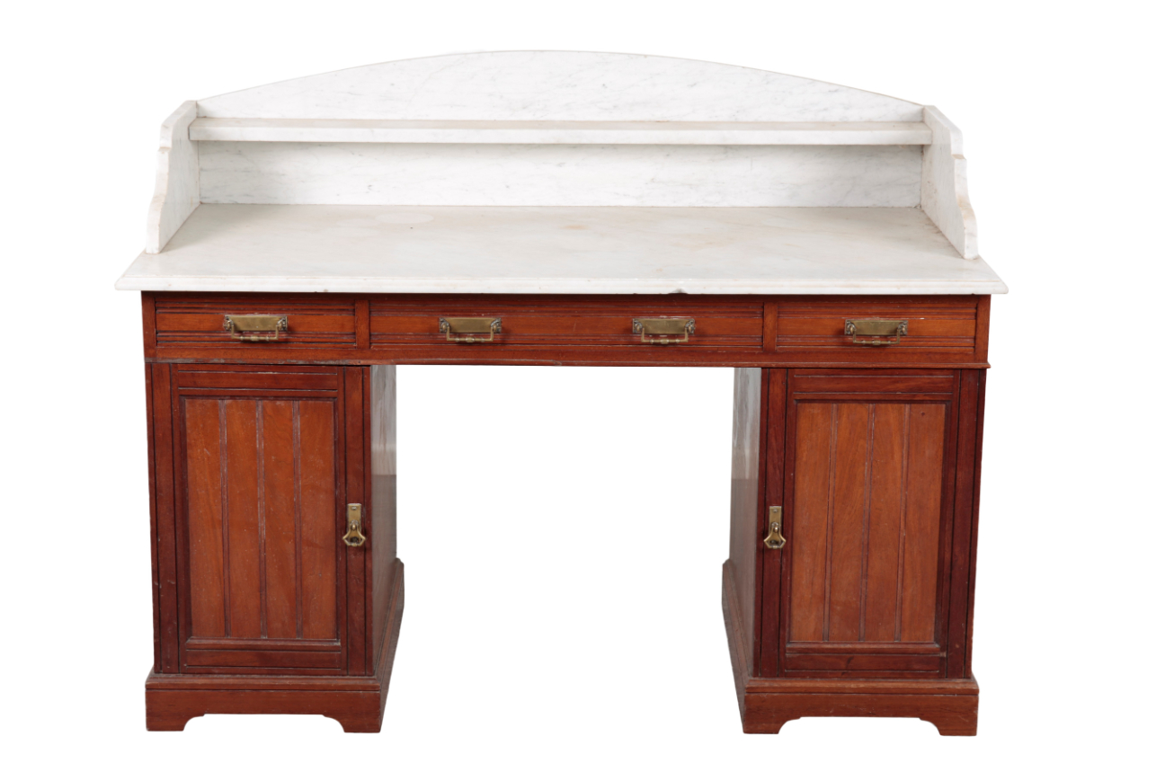 A LATE VICTORIAN MAHOGANY