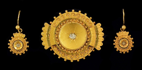 A late Victorian suite of jewellery