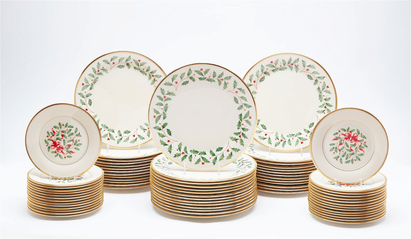 A LENOX PORCELAIN PART DINNER