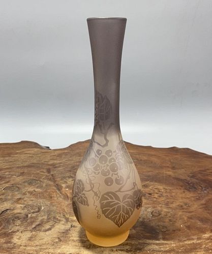A LIULI GLASS VASE12.5cm H Please