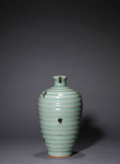 A LONGQUAN TYPE MEIPING<br>A L