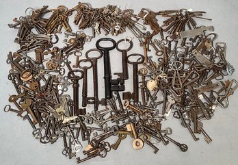A lot of vintage and antique keys