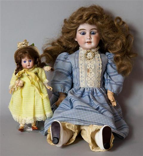 A LOT OF VINTAGE TEXTILES including