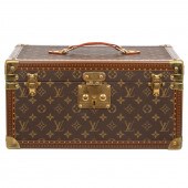 A LOUIS VUITTON MONOGRAM BOITE