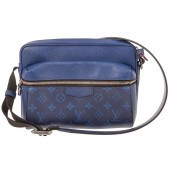 A LOUIS VUITTON MONOGRAM OUTDO