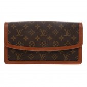 A LOUIS VUITTON MONOGRAM POCHE