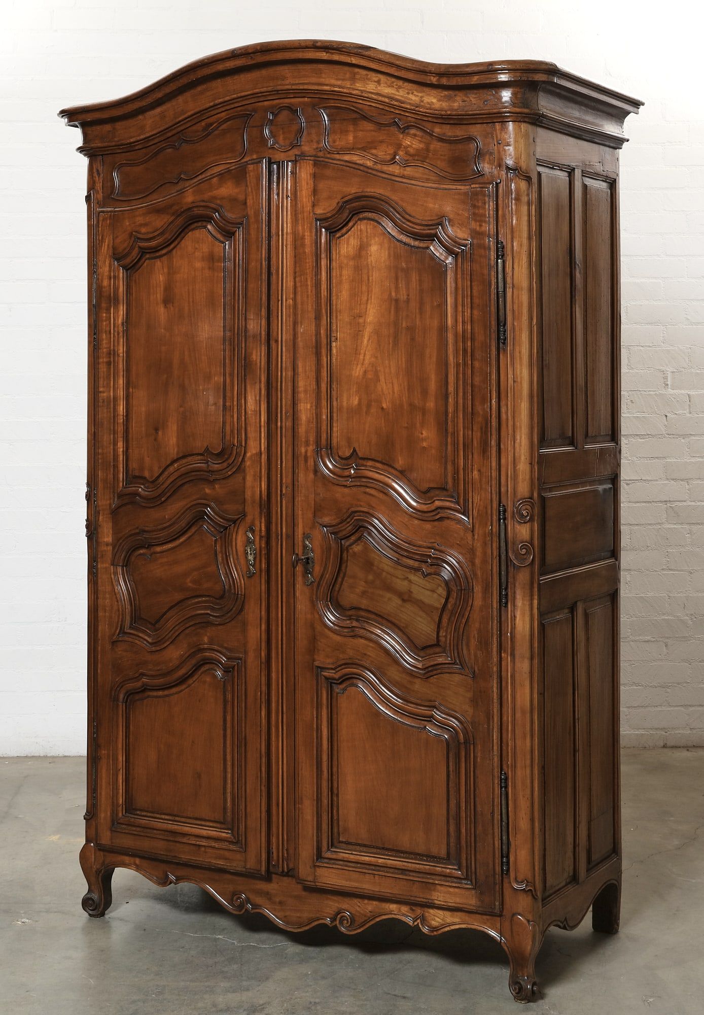 A LOUIS XV PROVINCIAL WALNUT