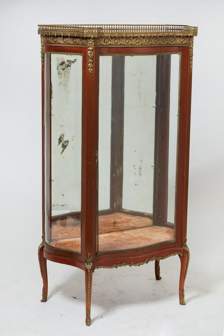 A LOUIS XV/XVI STYLE VITRINE