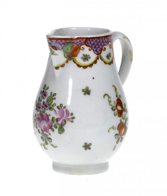 A LOWESTOFT SPARROW BEAK JUG