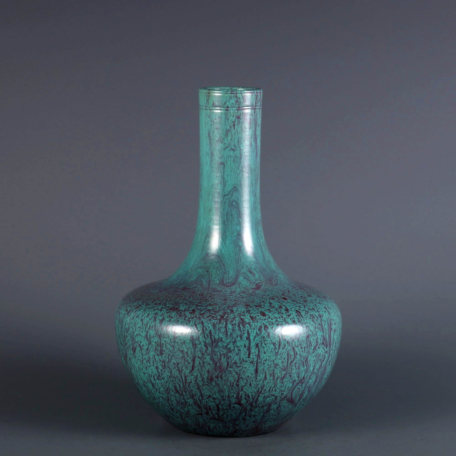 A LUZHUN-GLAZED VASE GARLIC-HEAD