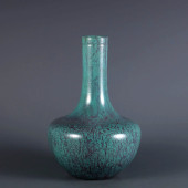 A LUZHUN-GLAZED VASE GARLIC-HE