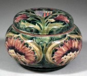 A MacIntyre Moorcroft ''Floria