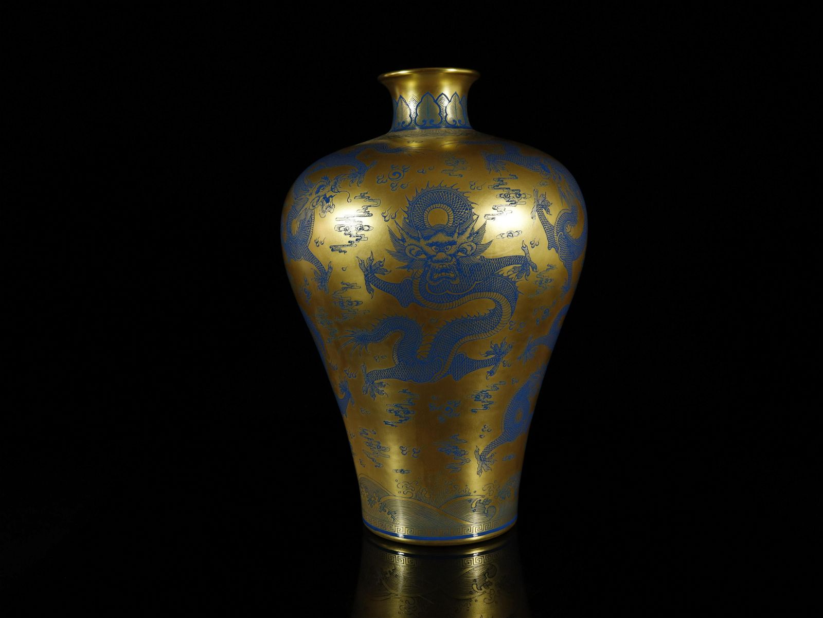 A MAGNIFICENT DRAGON PATTERN