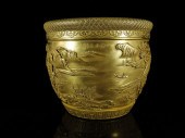 A MAGNIFICENT GOLD-GROUND CARV