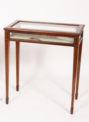 A mahogany bijouterie table,