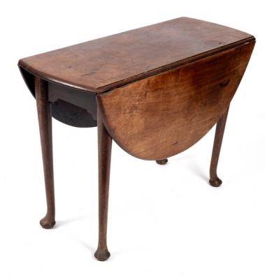 A mahogany oval two-flap table,