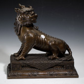 A MAJESTIC BRONZE STATUE OF AN