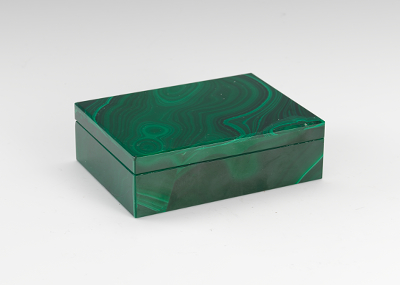 A Malachite Box with Agate Interior