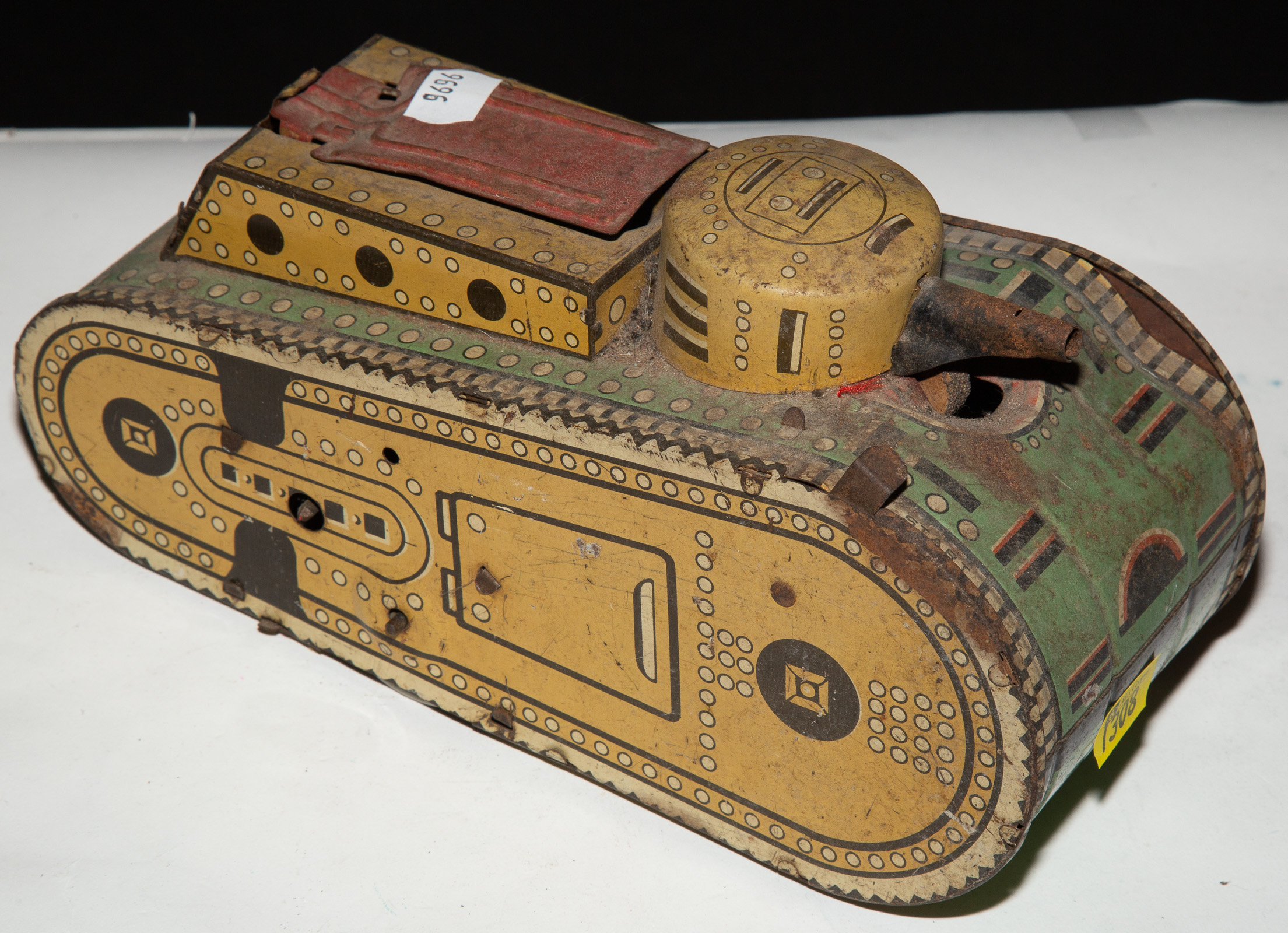 A MARX TIN WINDUP POP UP TANK .