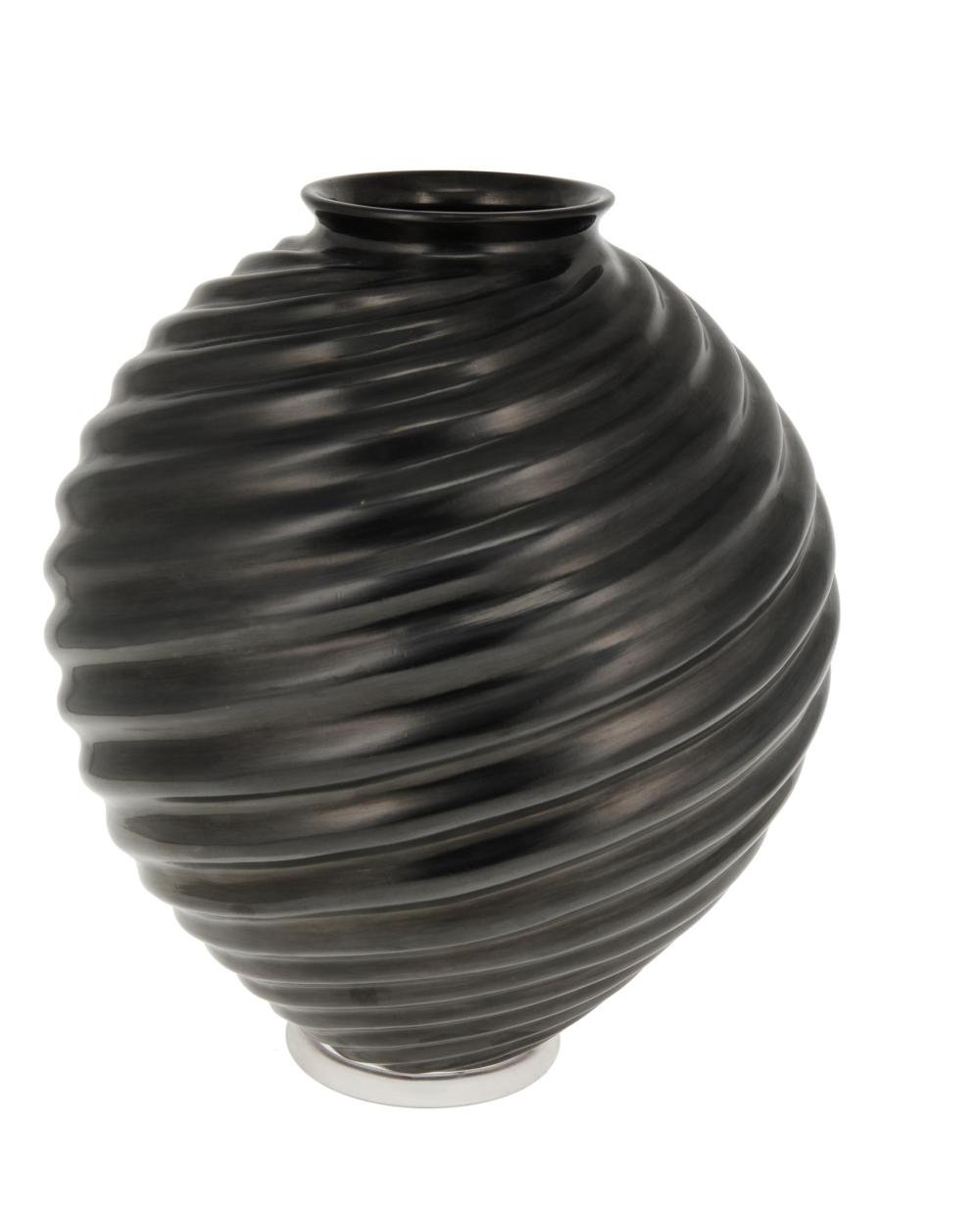 A MATA ORTIZ BLACKWARE POTTERY