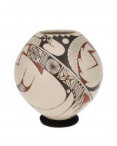 A MATA ORTIZ POTTERY VESSEL, B