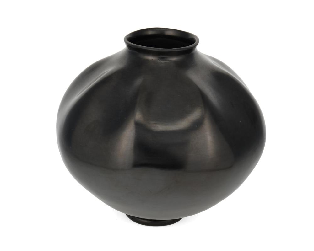 A MATA ORTIZ POTTERY VESSEL, BY