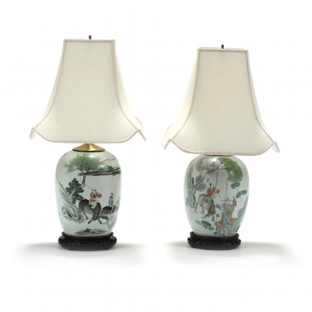 A MATCHED PAIR OF CHINESE PORCELAIN